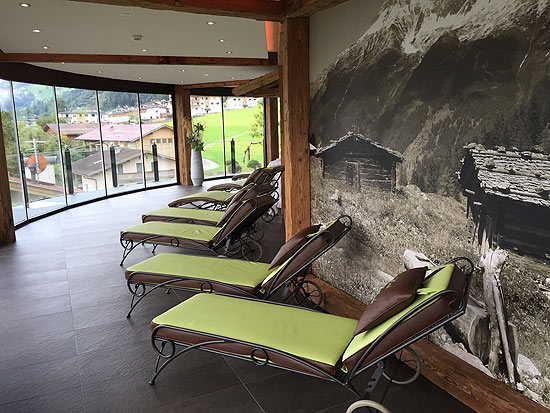 Ruheoase mit Bergpanorama (&copy;Foto: Martin Schmitz)